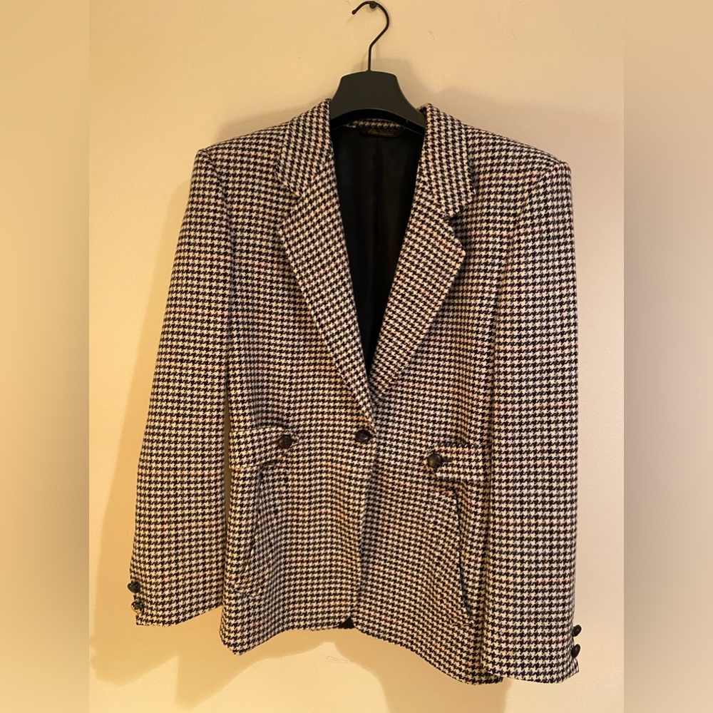 Ladies houndstooth jacket.